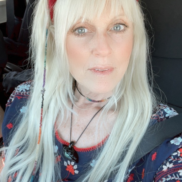 Meet your Posher, Christina - Picture 2 of 4